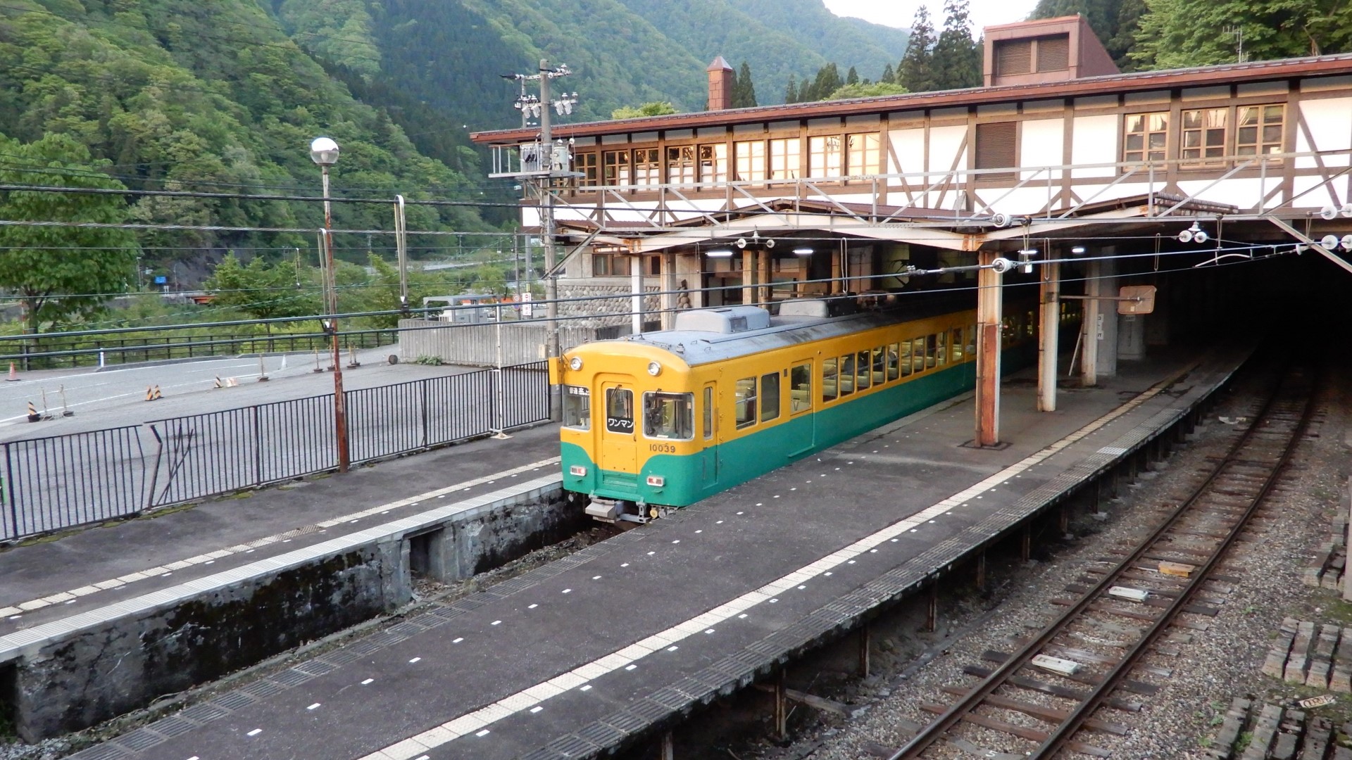 富山地方鉄道の駅