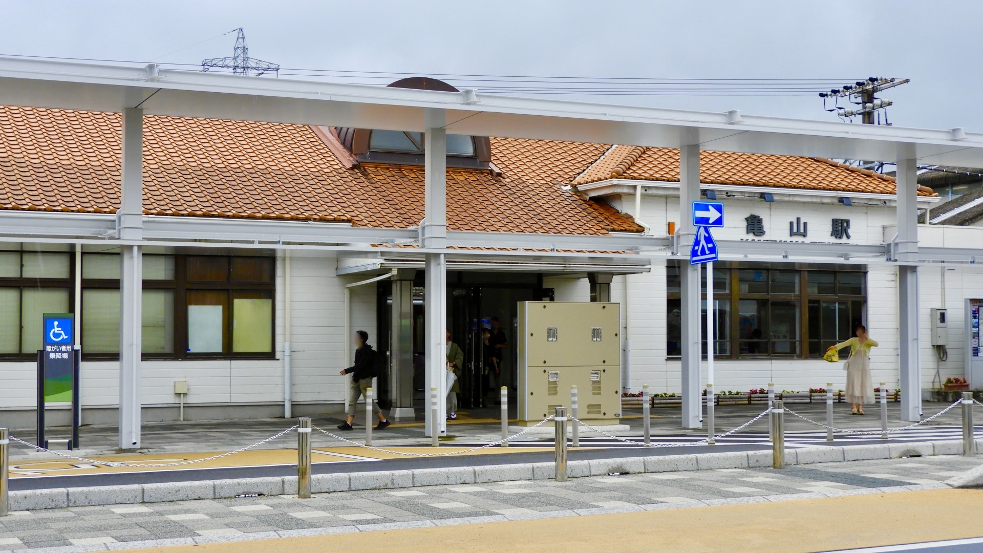 関西本線の亀山駅