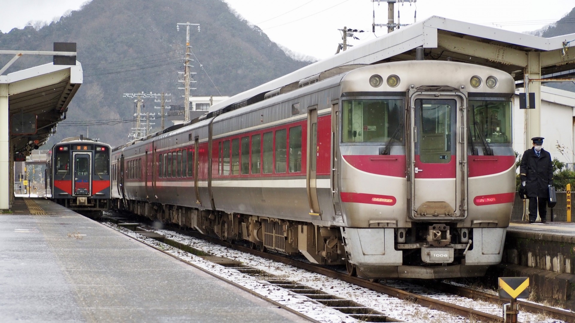 兵庫県内の山陰本線を走る列車